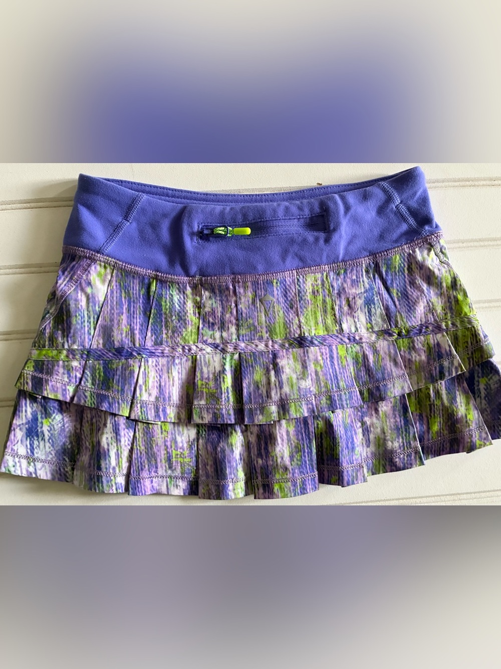 IVIVVA by LULULEMON girls size 6 skirt